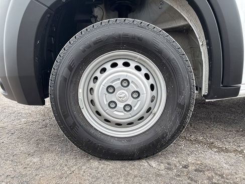 Used 2025 RAM ProMaster 2500 w/ Convenience Group image 31