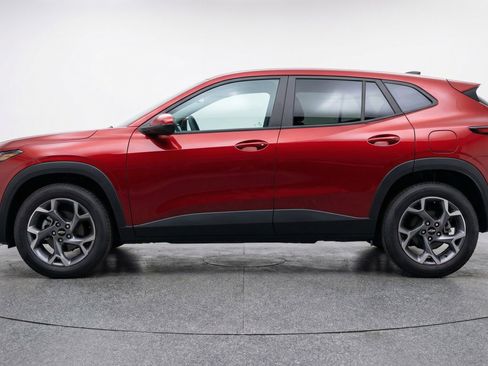 Used 2025 Chevrolet Trax LT FWD image 5
