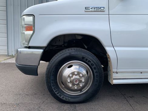 Used 2010 Ford E-450 and Econoline 450 Super Duty RWD image 11