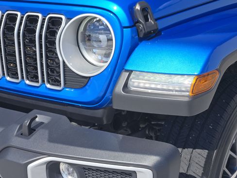 Used 2025 Jeep Wrangler Unlimited Sahara AWD/4WD image 11