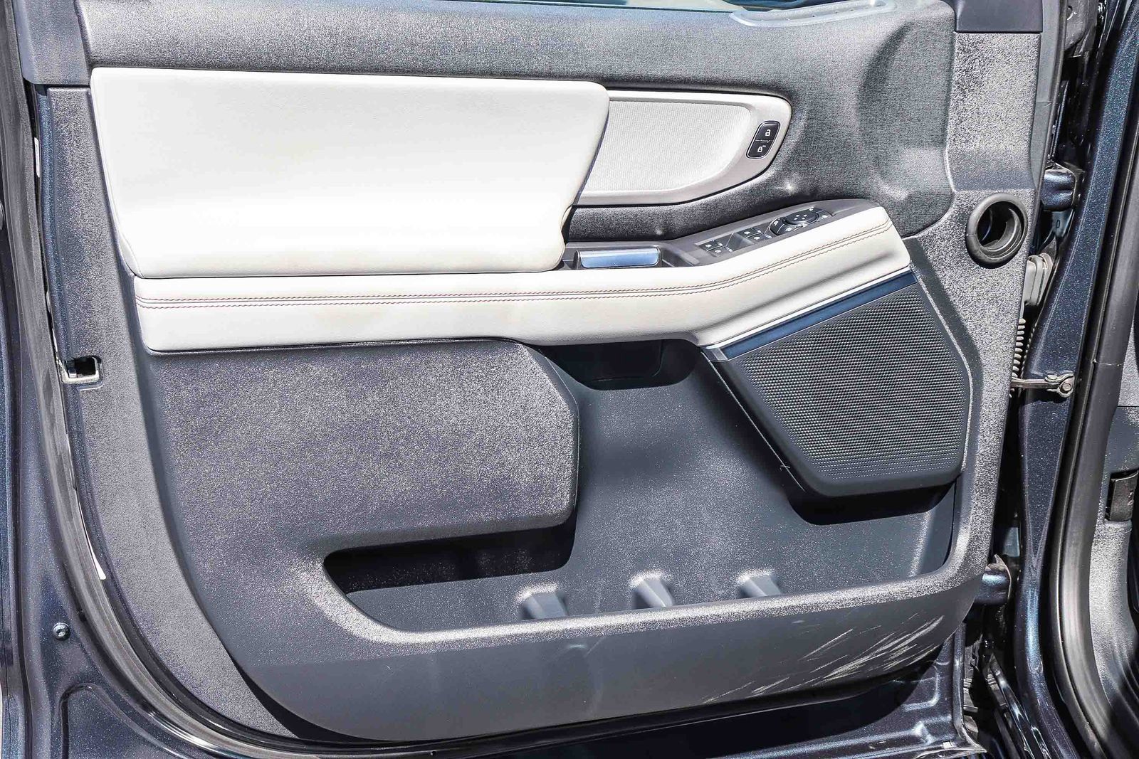 Certified 2025 Ford Expedition Active AWD/4WD image 22