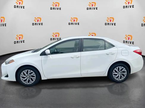 Used 2018 Toyota Corolla LE FWD image 2