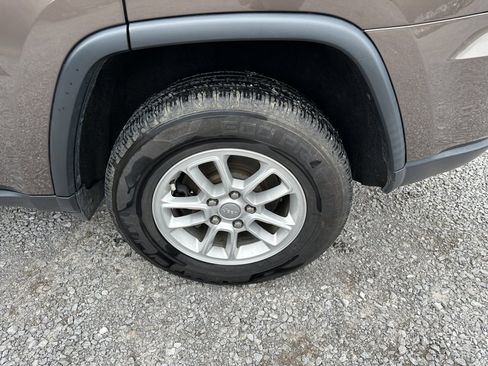 Used 2020 Jeep Grand Cherokee Laredo image 19