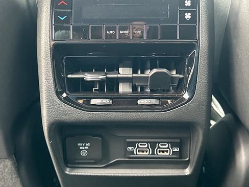 Used 2025 Jeep Grand Cherokee L Altitude AWD/4WD image 21