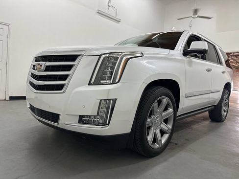 Used 2016 Cadillac Escalade Premium RWD image 20