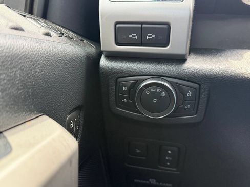 Used 2019 Ford F250 Lariat w/ Lariat Ultimate Package AWD/4WD image 8
