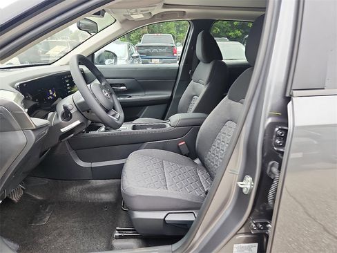 New 2025 Nissan Kicks SV w/ SV Premium Package image 6