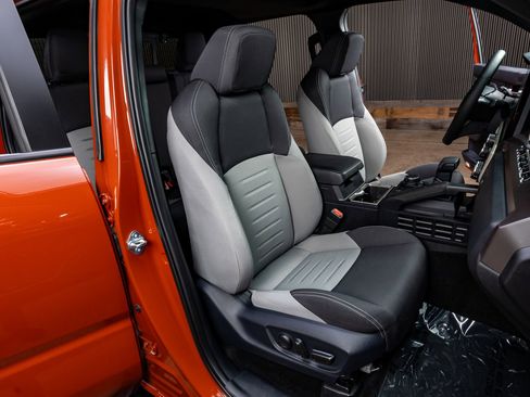 Used 2025 Toyota Tacoma TRD Off-Road image 31