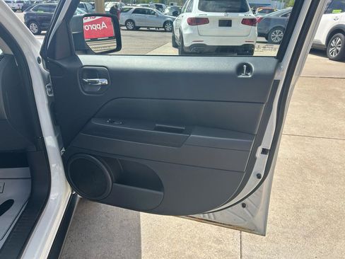 Used 2016 Jeep Patriot High Altitude AWD/4WD image 15