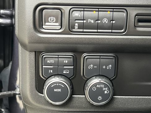 Used 2023 Chevrolet Suburban RST w/ Sport Performance Package image 30