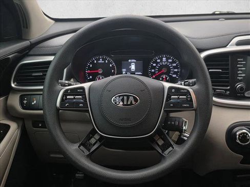 Used 2019 Kia Sorento FWD image 12