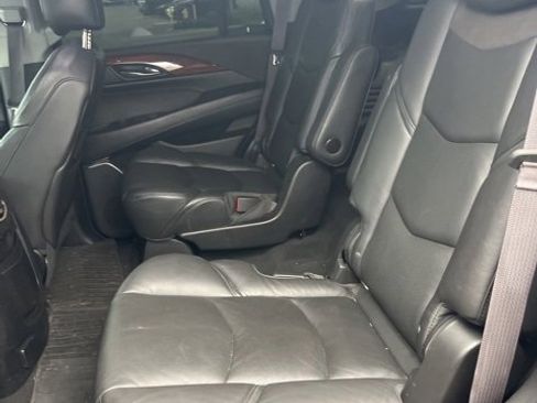 Used 2016 Cadillac Escalade Premium image 11