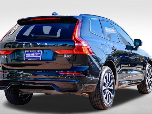 Used 2025 Volvo XC60 B5 Plus image 7