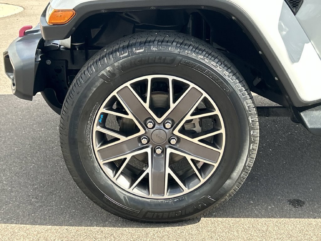Used 2021 Jeep Wrangler Unlimited Sahara AWD/4WD image 33