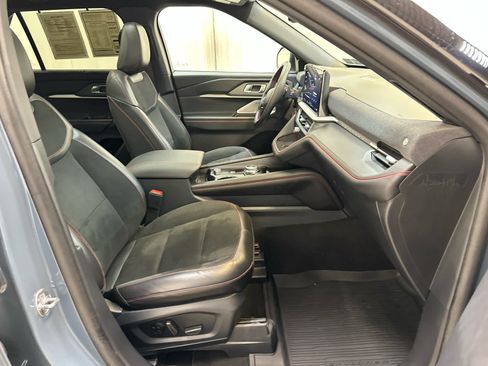 Used 2025 Ford Explorer ST AWD/4WD image 16