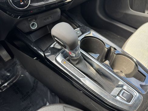 Used 2025 Chevrolet Trax LT image 37