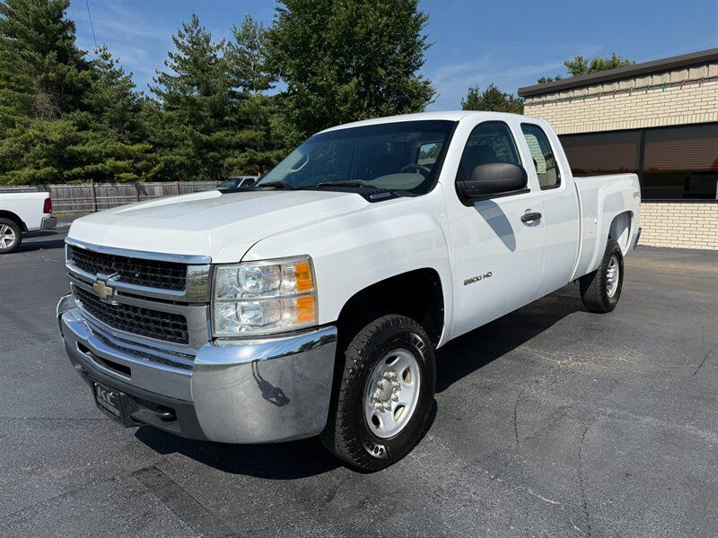 Used 2010 Chevrolet Silverado 2500 W/T AWD/4WD image 2