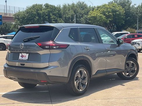 Used 2025 Nissan Rogue SV FWD image 4