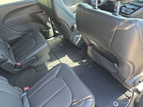New 2026 Chrysler Pacifica Select FWD image 12