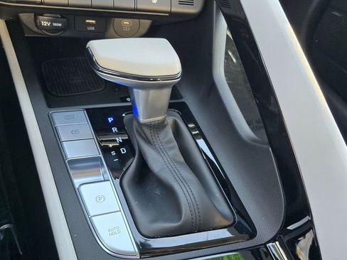 Used 2025 Hyundai Elantra Limited FWD image 12