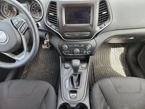 Used 2019 Jeep Cherokee Latitude w/ Popular Appearance Group AWD/4WD image 11