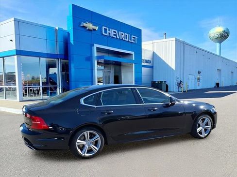 Used 2019 Volvo S90 T5 Momentum image 3