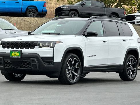 New 2026 Jeep Cherokee Overland w/ Trailer Tow Group AWD/4WD image 8