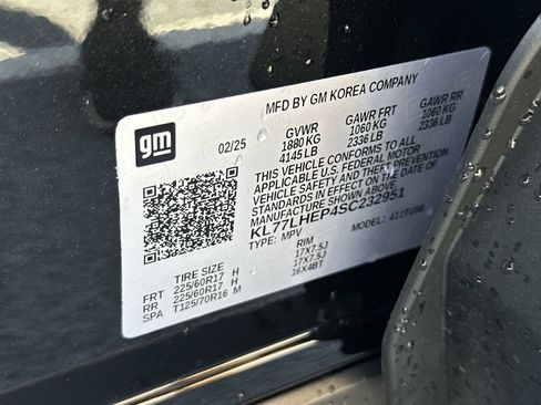 Used 2025 Chevrolet Trax LT w/ LT Convenience Package image 35