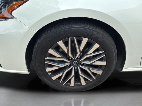 Used 2025 Nissan Altima 2.5 SV FWD image 40