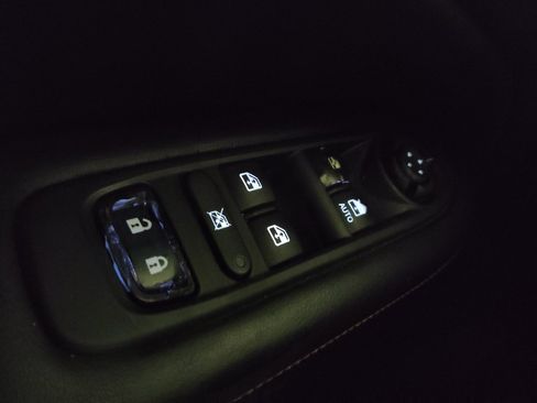 Used 2019 Jeep Compass Latitude FWD image 27