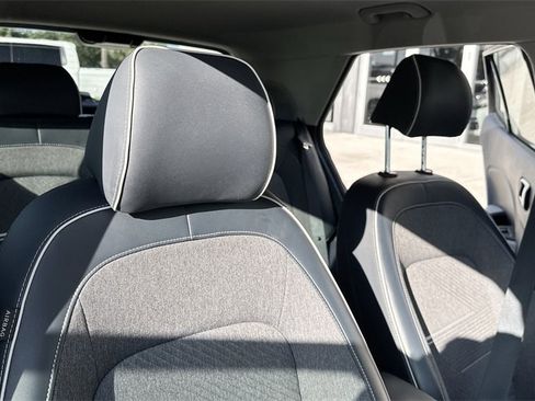 Used 2022 Hyundai Venue Limited image 45