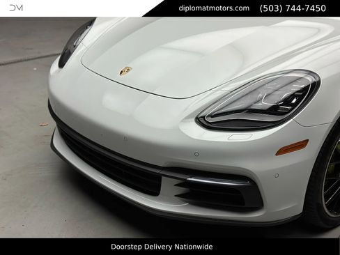 Used 2018 Porsche Panamera 4 image 12