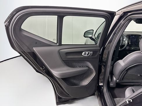 Used 2023 Volvo XC40 Recharge Plus image 26