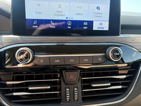 Used 2020 Ford Escape Titanium AWD/4WD image 23