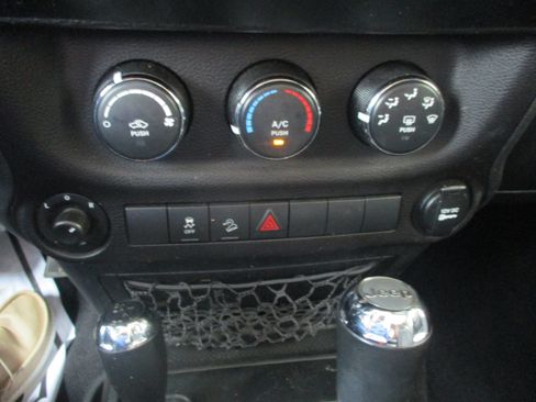 Used 2018 Jeep Wrangler Unlimited Sport S AWD/4WD image 12