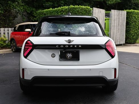 Used 2025 MINI Cooper 4-Door Hardtop FWD image 10