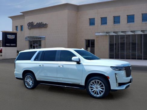 Used 2022 Cadillac Escalade ESV Premium Luxury AWD/4WD image 4