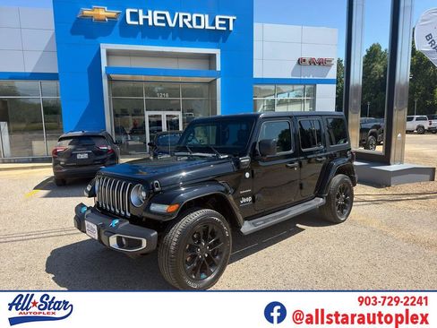 Used 2023 Jeep Wrangler Unlimited Sahara w/ Cold Weather Group AWD/4WD image 1
