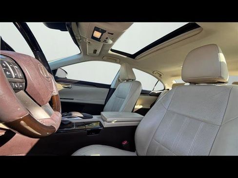 Used 2017 Lexus ES 350 w/ Luxury Package image 11