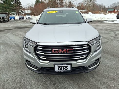 Used 2022 GMC Terrain SLT image 2