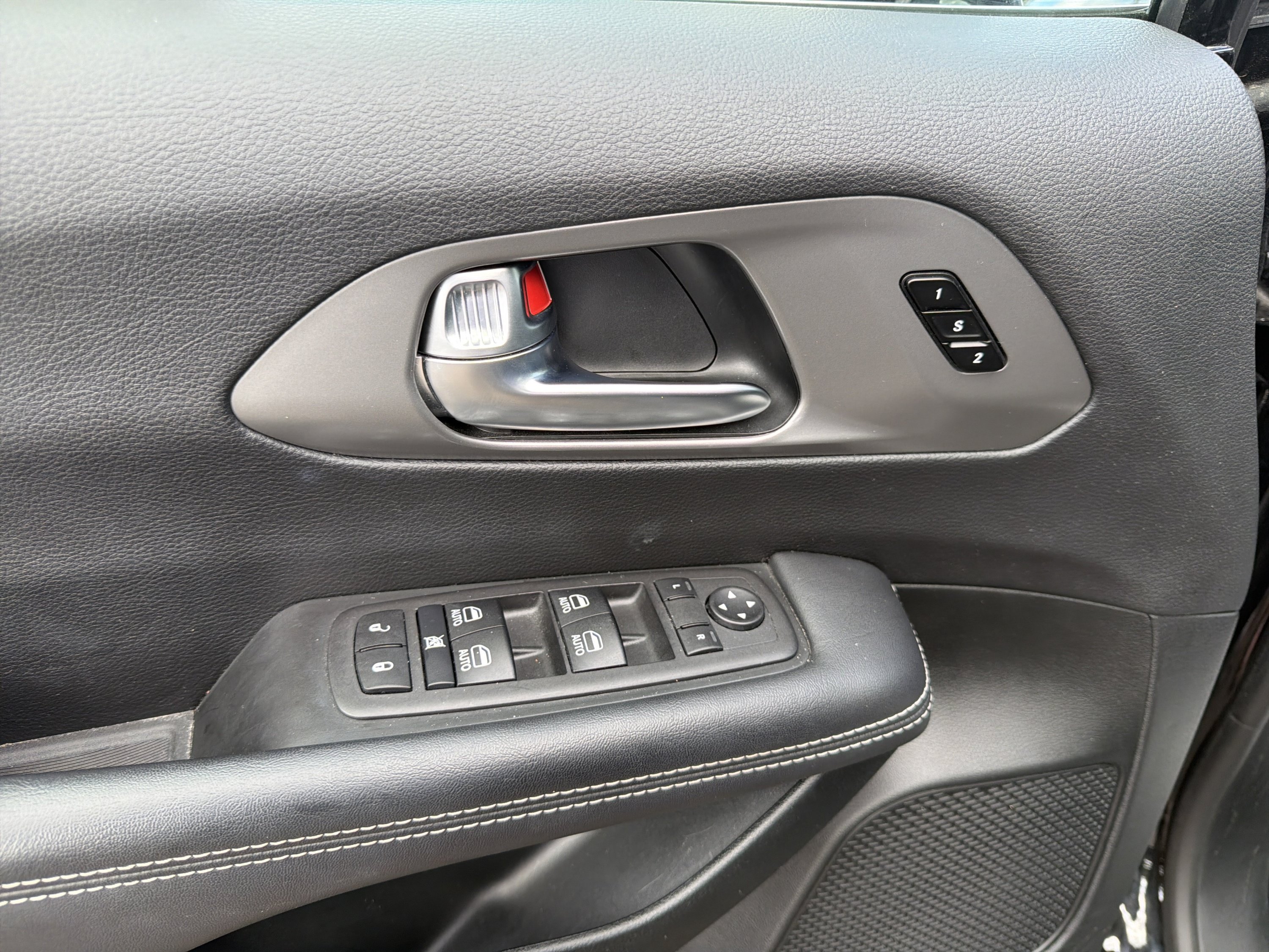 Used 2025 Chrysler Pacifica Select FWD image 18