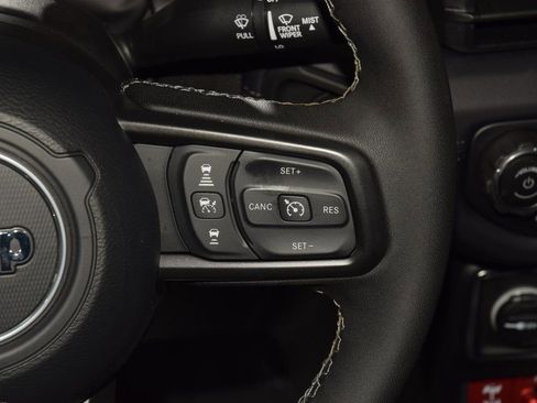 Used 2025 Jeep Gladiator Rubicon w/ Convenience Group image 40