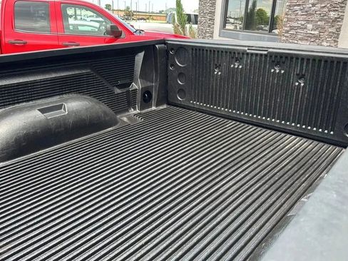 Used 2017 RAM 1500 Classic SLT image 9