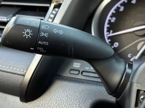 Used 2020 Toyota Camry SE image 22