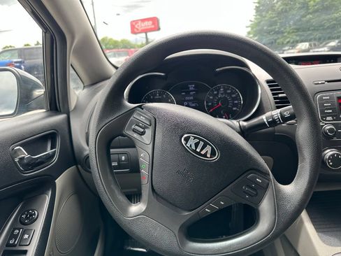 Used 2015 Kia Forte LX FWD image 19