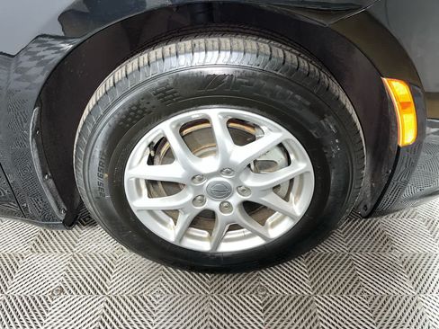 Used 2025 Chrysler Pacifica Select FWD image 10