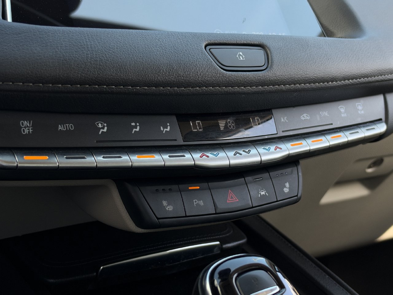 Certified 2023 Cadillac XT4 Luxury w/ Cold Weather Package FWD image 21