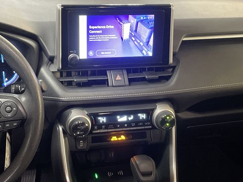 Used 2025 Toyota RAV4 XLE image 22