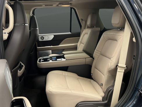 Used 2024 Lincoln Navigator Reserve AWD/4WD image 24