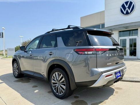 Used 2024 Nissan Pathfinder SL w/ SL Premium Package image 8